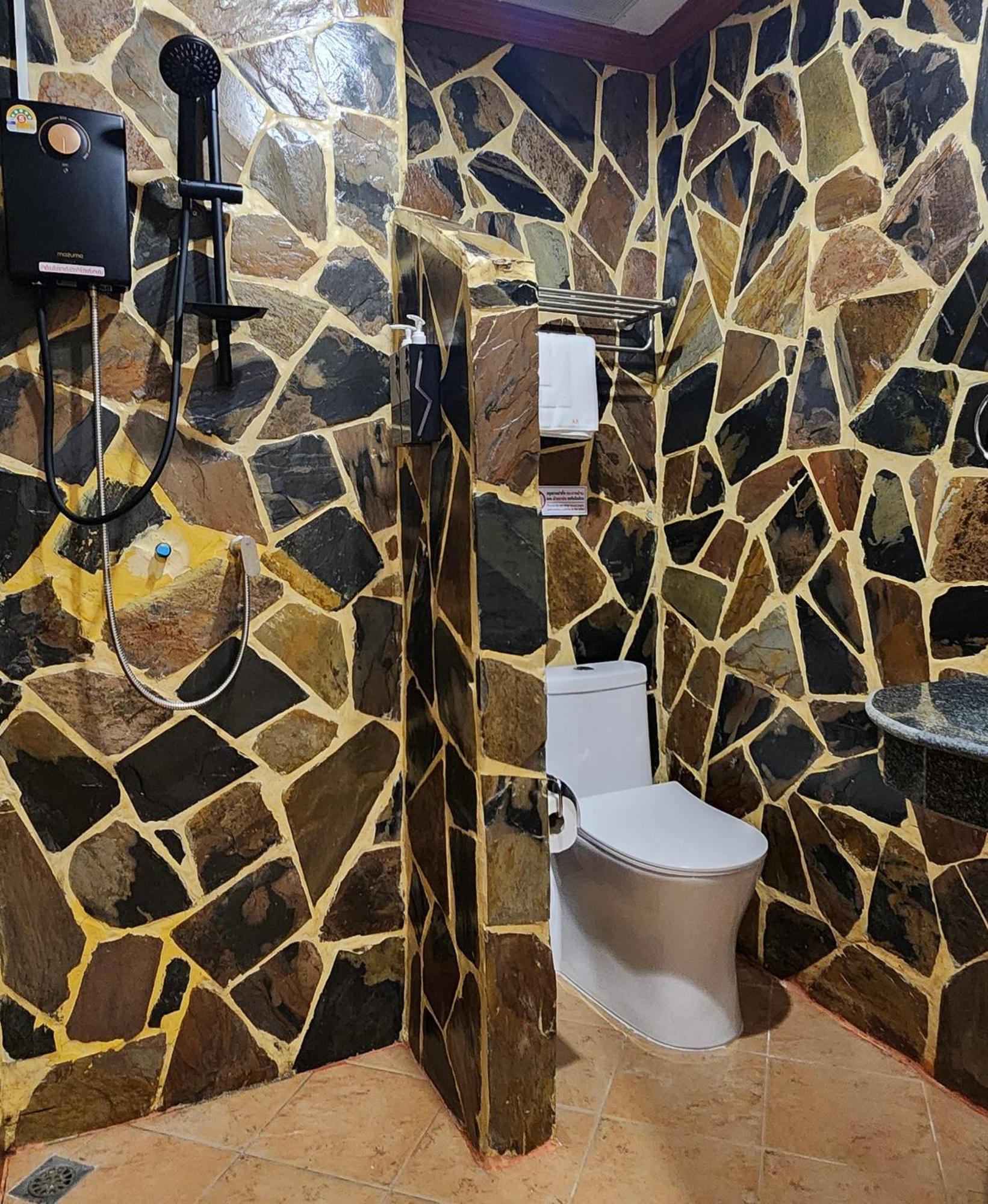Arya Suites Patong Beach Zimmer foto